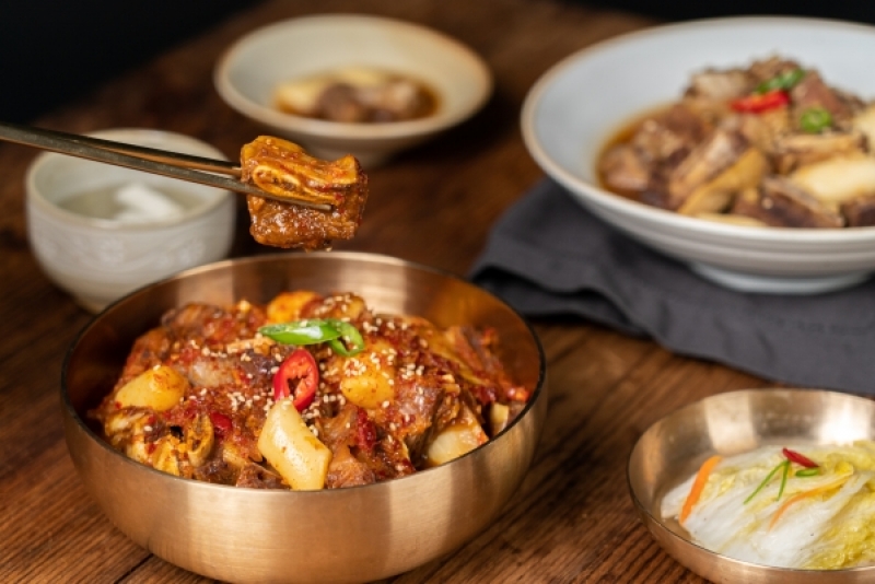 원주몰,백년가게 금성식당 갈비찜 2종(소갈비찜650g+돼지갈비찜750g+쌈무300g)